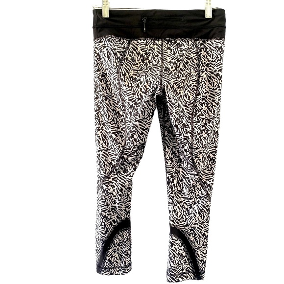 💕SALE💕 Lululemon Run: Inspire Crop II All Full-On Brushed Animal White / Black - Picture 5 of 7